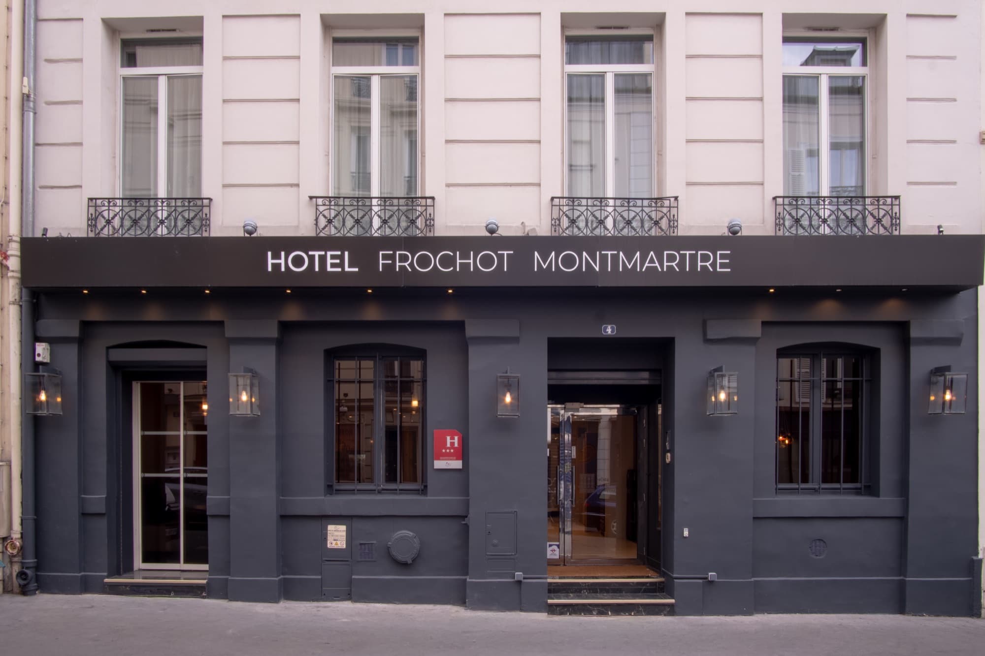 Façade de l'Hôtel Frochot Montmartre, rue Frochot à Paris
